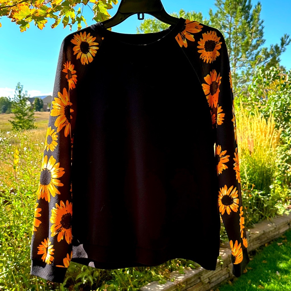 Sunflower Longsleeve Top NWOT
